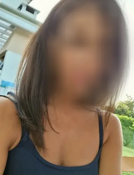 Amira, 35