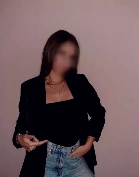 Amira, 35