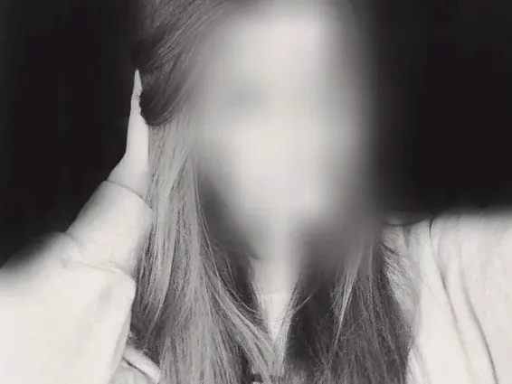 Büsra, 29
