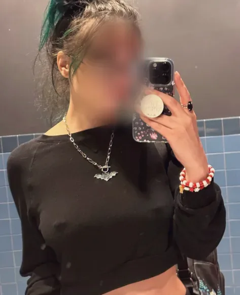 Elisa, 28