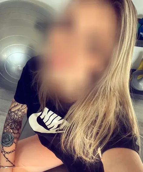 Fiona, 21