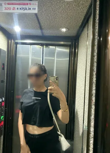 Laura, 33