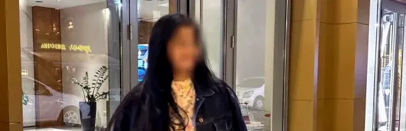 Lilly, 32