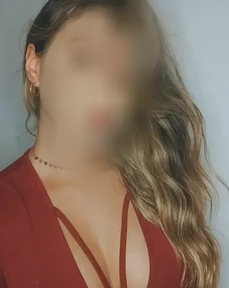Lilly, 23