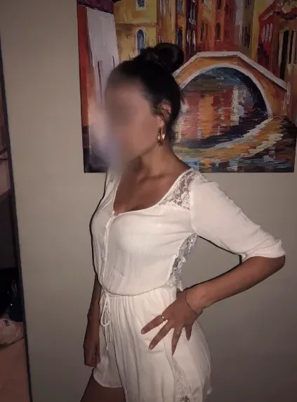 Manuela, 32