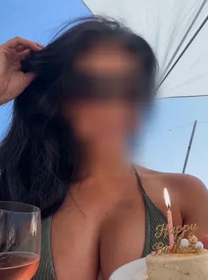Nina, 40