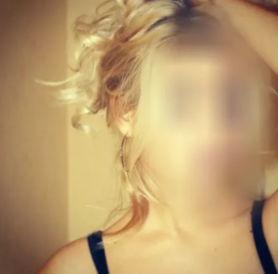 Sabrina, 28